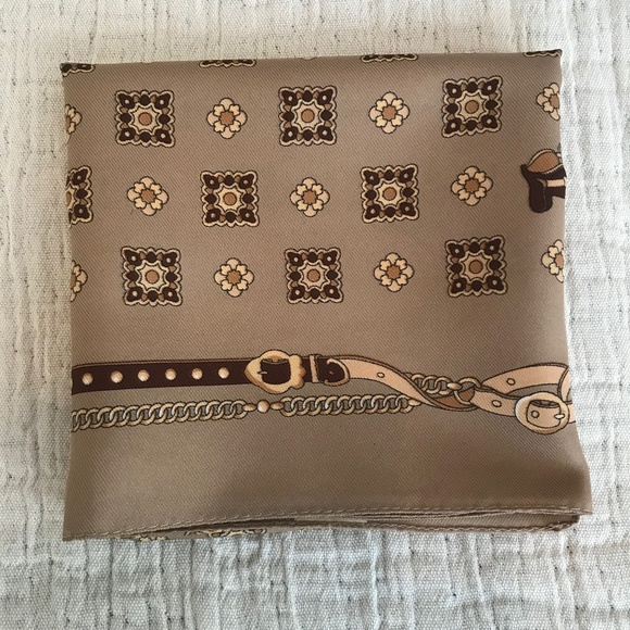 Accessories - Delicate Scarf